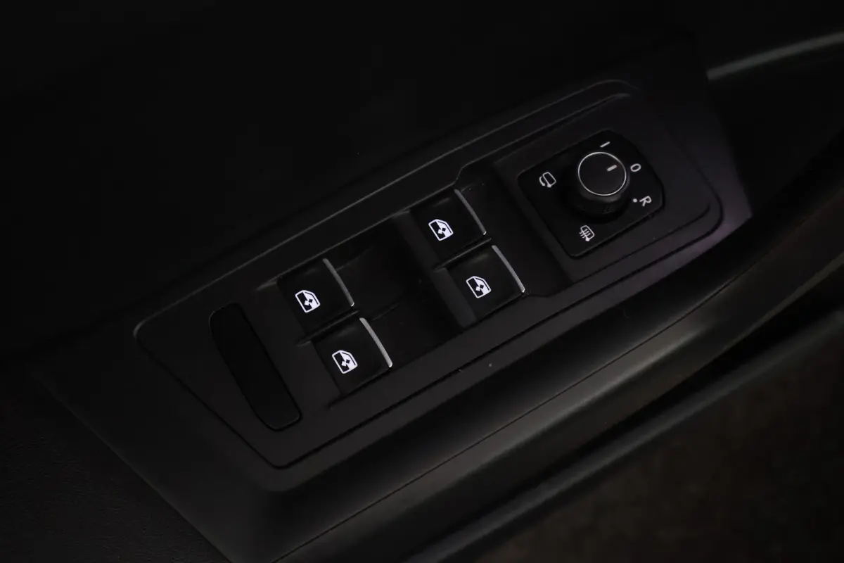 1.5 TSI 150pk DSG R-Line Trekhaak LED Beats Virtual cockpit Camera Adaptive cruise