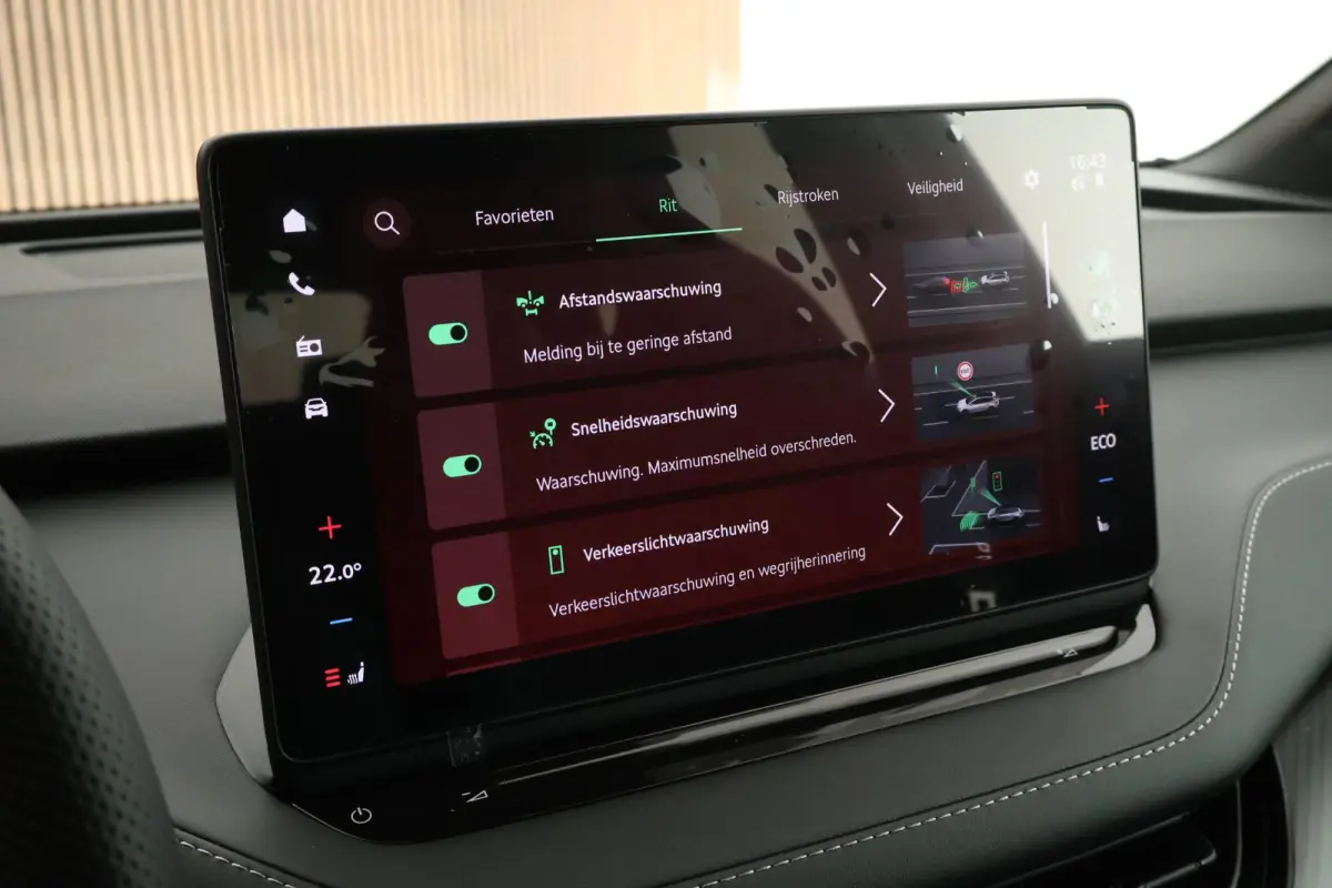 85 286pk Sportline Trekhaak Camera Warmtepomp Stoelverwarming Keyless Navigatie