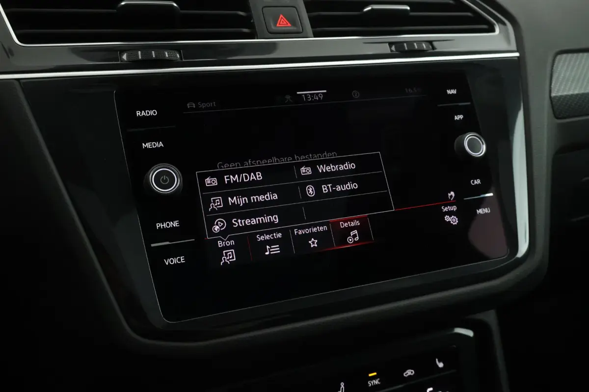 1.4 TSI 245pk eHybrid R-Line Business+ DCC Panoramadak Leder Memory 360camera Keyless Stoelverwarming Virtual Cockpit Navigatie
