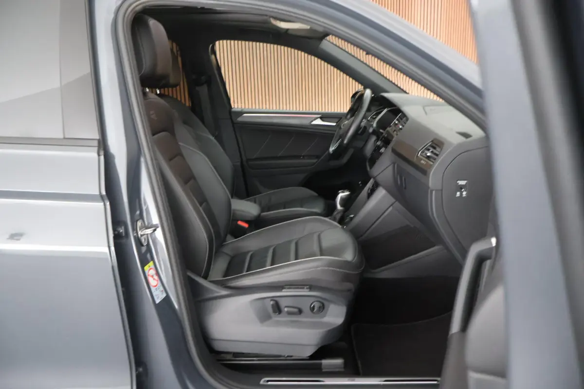 1.4 TSI 245pk eHybrid R-Line Business+ DCC Panoramadak Leder Memory 360camera Keyless Stoelverwarming Virtual Cockpit Navigatie