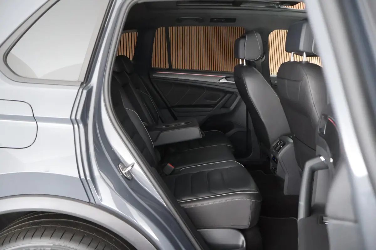 1.4 TSI 245pk eHybrid R-Line Business+ DCC Panoramadak Leder Memory 360camera Keyless Stoelverwarming Virtual Cockpit Navigatie