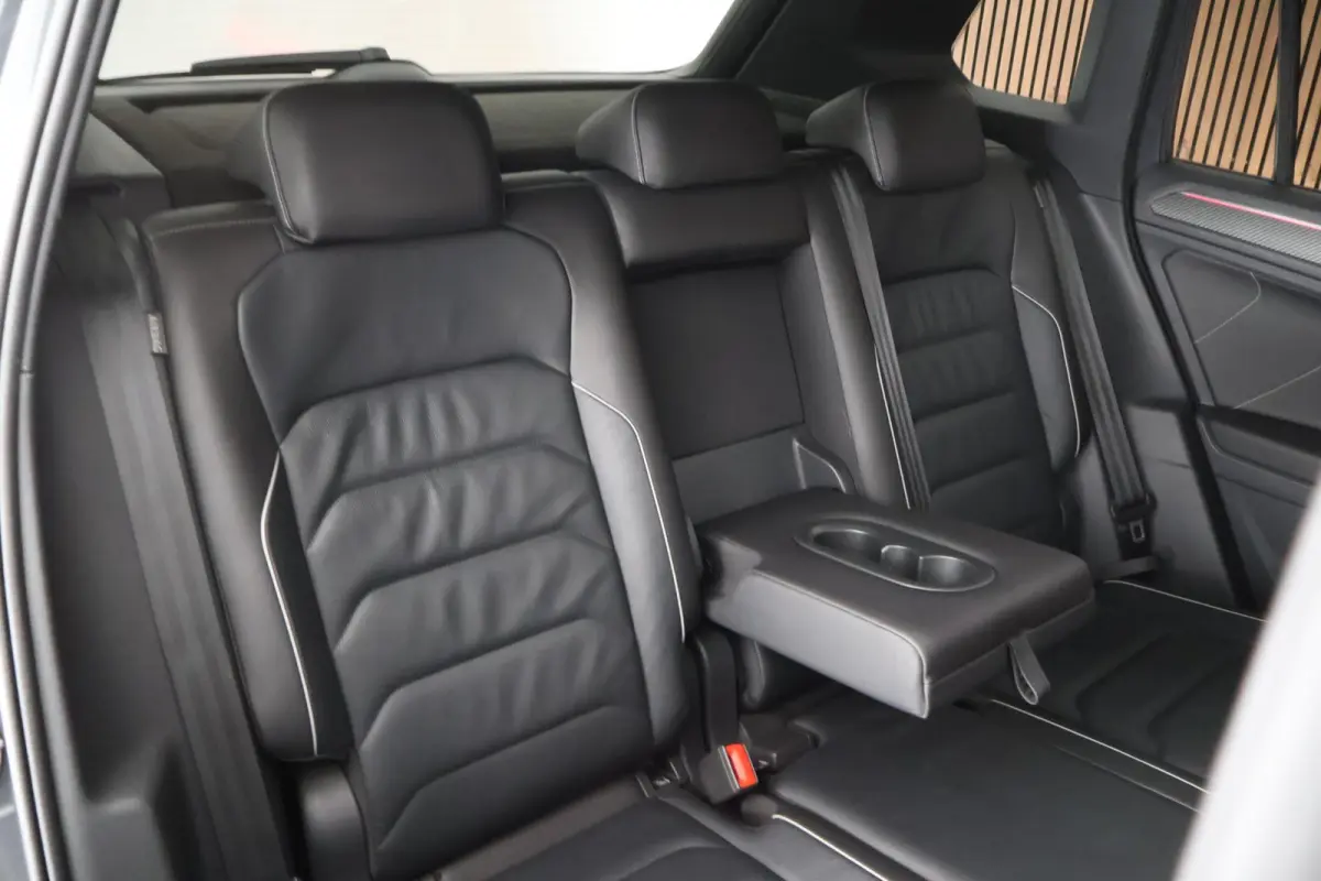 1.4 TSI 245pk eHybrid R-Line Business+ DCC Panoramadak Leder Memory 360camera Keyless Stoelverwarming Virtual Cockpit Navigatie