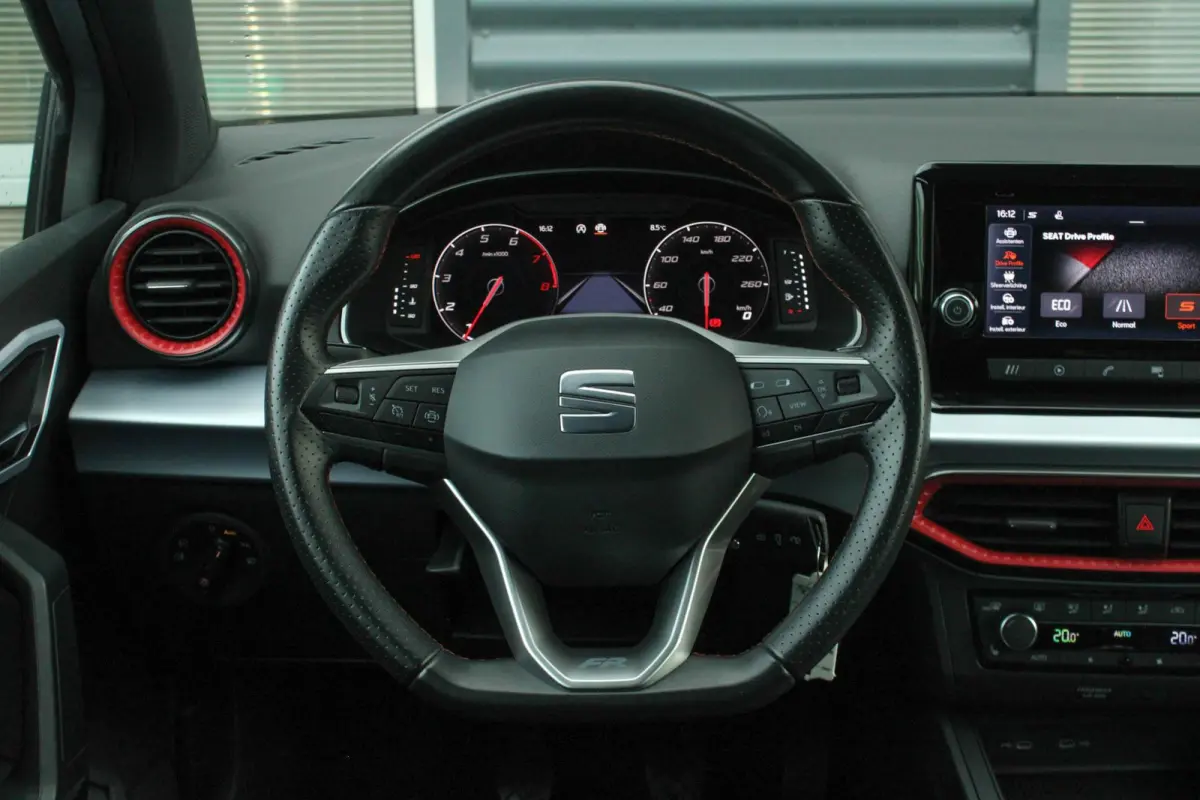 1.0 EcoTSI 110pk FR Business Intense | Stoelverwarming | Cruise Control | Climate Control | Parkeersensoren | Apple CarPlay / Android Auto