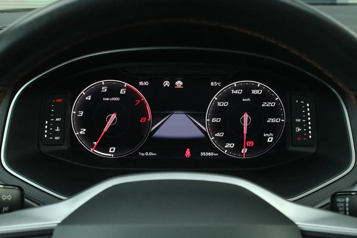 1.0 EcoTSI 110pk FR Business Intense | Stoelverwarming | Cruise Control | Climate Control | Parkeersensoren | Apple CarPlay / Android Auto