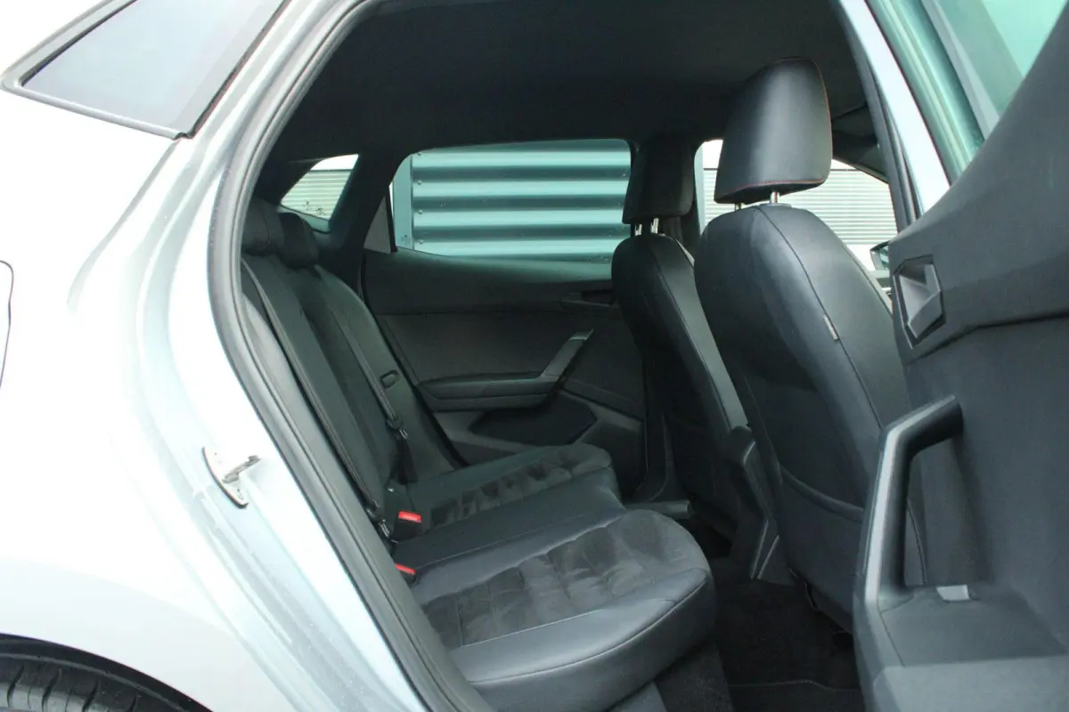 1.0 EcoTSI 110pk FR Business Intense | Stoelverwarming | Cruise Control | Climate Control | Parkeersensoren | Apple CarPlay / Android Auto