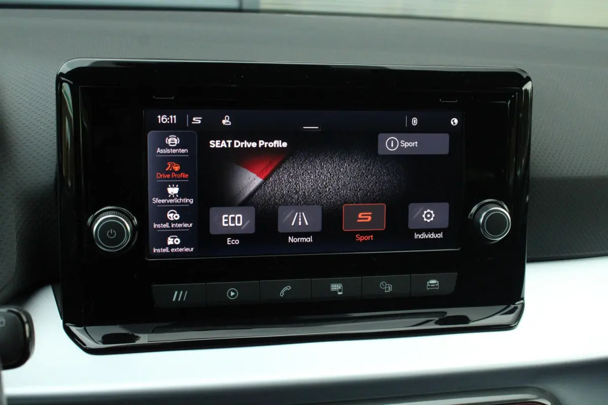 1.0 EcoTSI 110pk FR Business Intense | Stoelverwarming | Cruise Control | Climate Control | Parkeersensoren | Apple CarPlay / Android Auto
