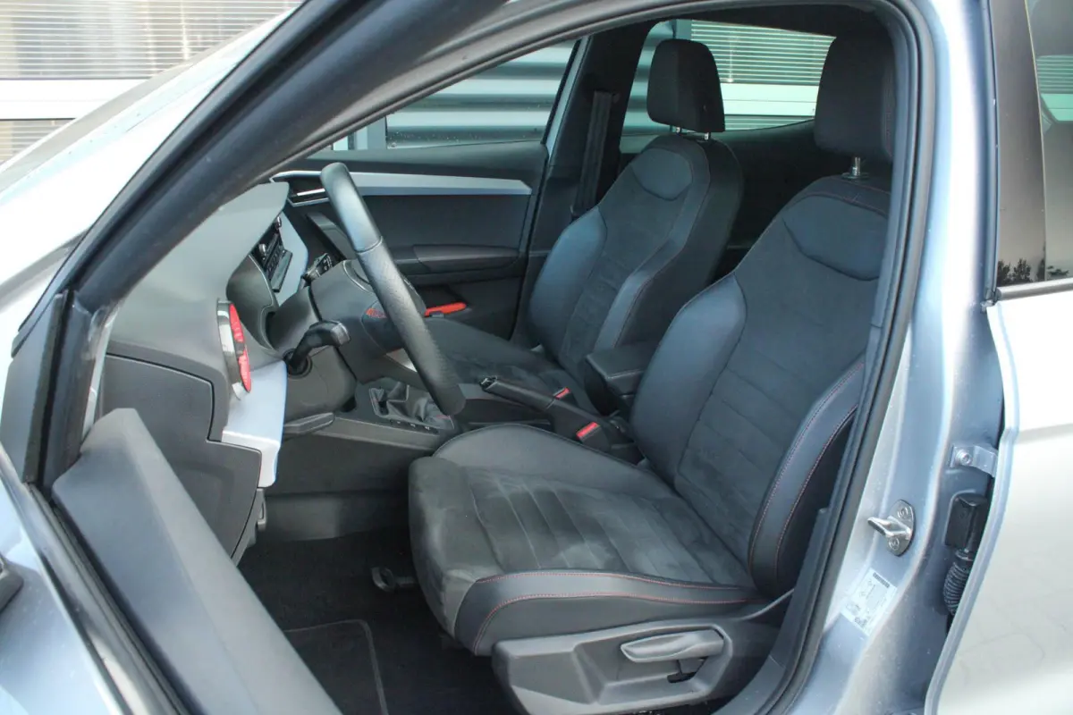 1.0 EcoTSI 110pk FR Business Intense | Stoelverwarming | Cruise Control | Climate Control | Parkeersensoren | Apple CarPlay / Android Auto