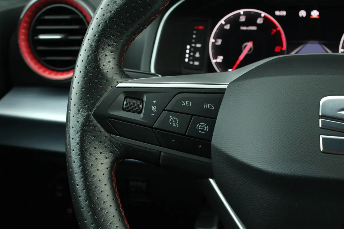 1.0 EcoTSI 110pk FR Business Intense | Stoelverwarming | Cruise Control | Climate Control | Parkeersensoren | Apple CarPlay / Android Auto