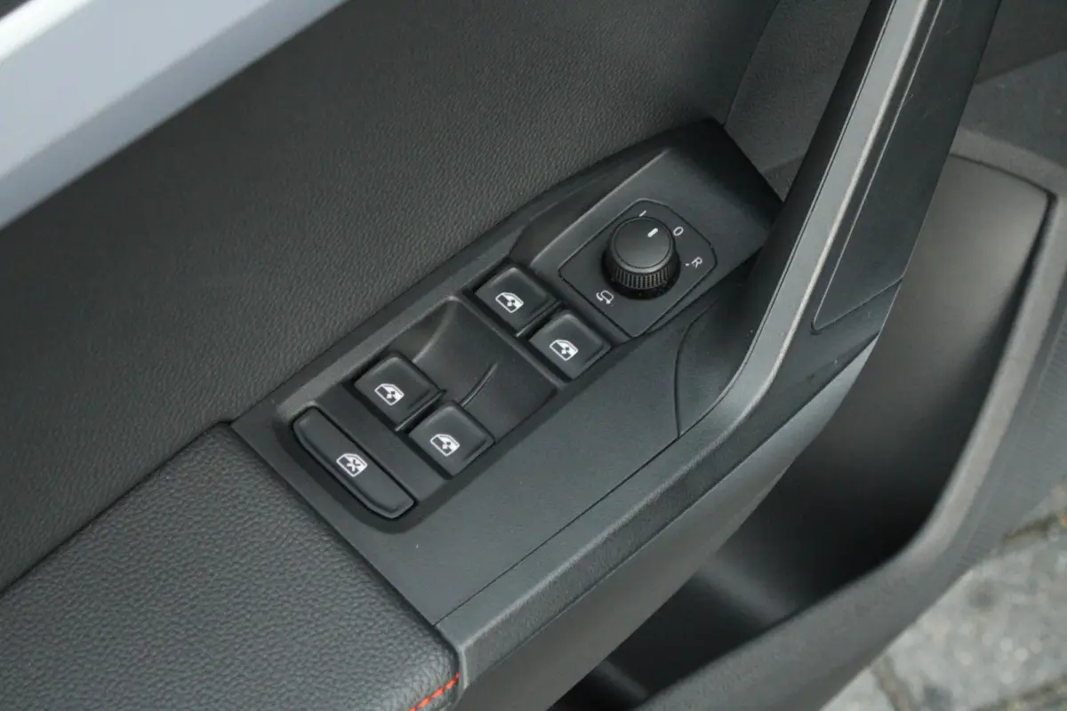 1.0 EcoTSI 110pk FR Business Intense | Stoelverwarming | Cruise Control | Climate Control | Parkeersensoren | Apple CarPlay / Android Auto