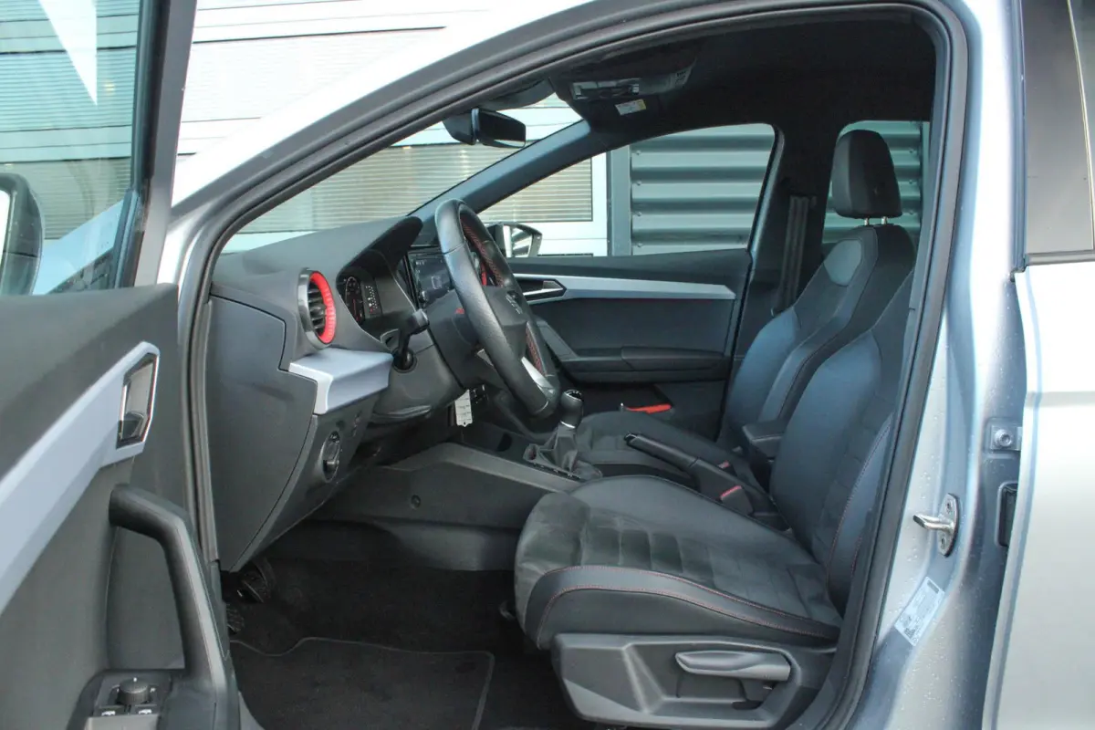1.0 EcoTSI 110pk FR Business Intense | Stoelverwarming | Cruise Control | Climate Control | Parkeersensoren | Apple CarPlay / Android Auto