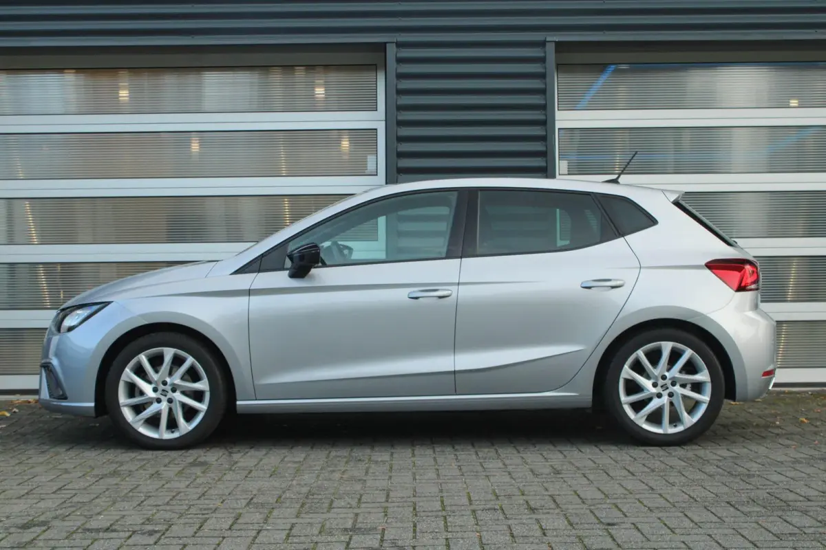 1.0 EcoTSI 110pk FR Business Intense | Stoelverwarming | Cruise Control | Climate Control | Parkeersensoren | Apple CarPlay / Android Auto
