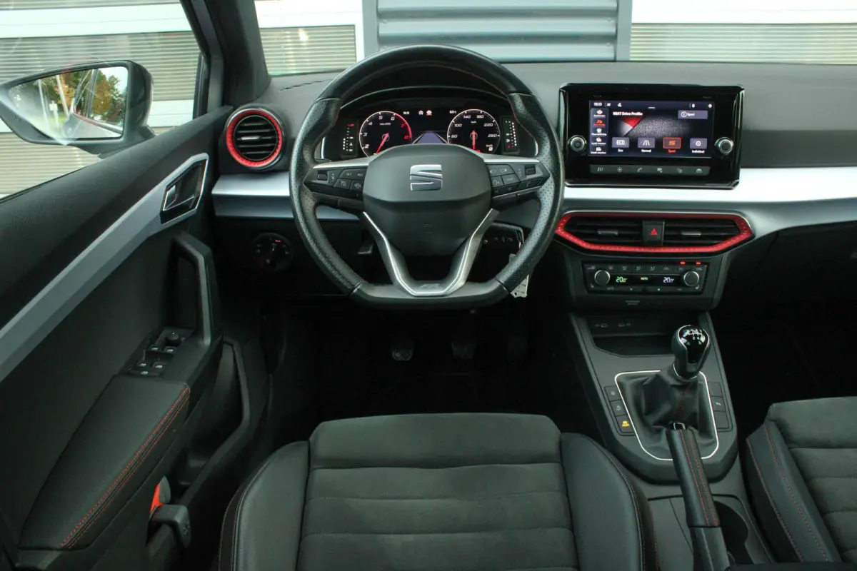 1.0 EcoTSI 110pk FR Business Intense | Stoelverwarming | Cruise Control | Climate Control | Parkeersensoren | Apple CarPlay / Android Auto