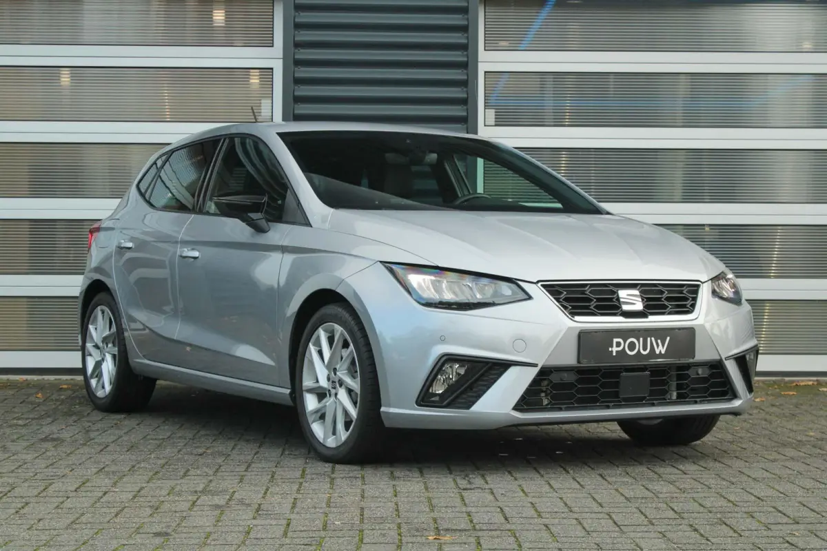 1.0 EcoTSI 110pk FR Business Intense | Stoelverwarming | Cruise Control | Climate Control | Parkeersensoren | Apple CarPlay / Android Auto