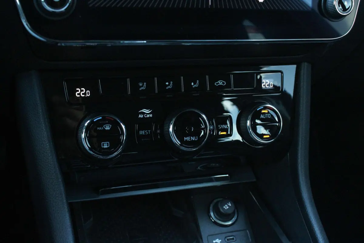 1.5 TSI 150pk DSG ACT Business Edition | Trekhaak Wegklapbaar | Parkeersensoren Achter | Navigatie | Apple CarPlay/ Android Auto | Cruise Control