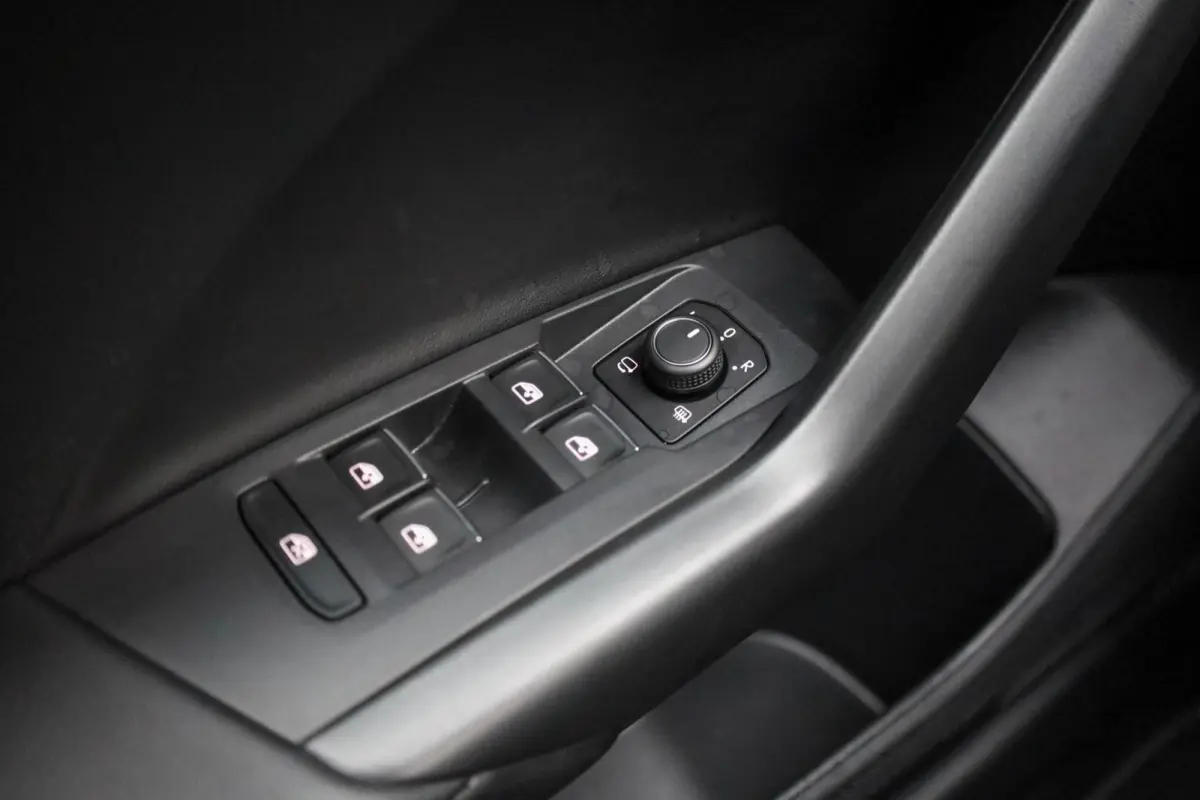 1.0 TSI 115pk DSG R-Line | IQ Matrix LED | Achteruitrijcamera | Navigatie | Stoelverwarming