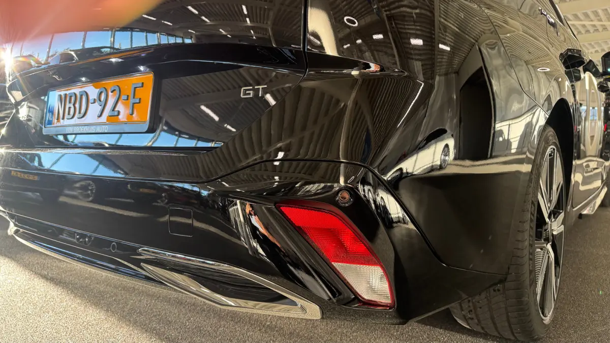 1.2 HYBRID 136PK GT PACK AUTOMAAT / NAVI / LEDER / CLIMA / PDC / 18" LMV / CAMERA / KEYLESS / FULL-LED / BLUETOOTH / ADAPT. CRUISECONTROL / 1E EIGENAAR / NIEUWSTAAT !!