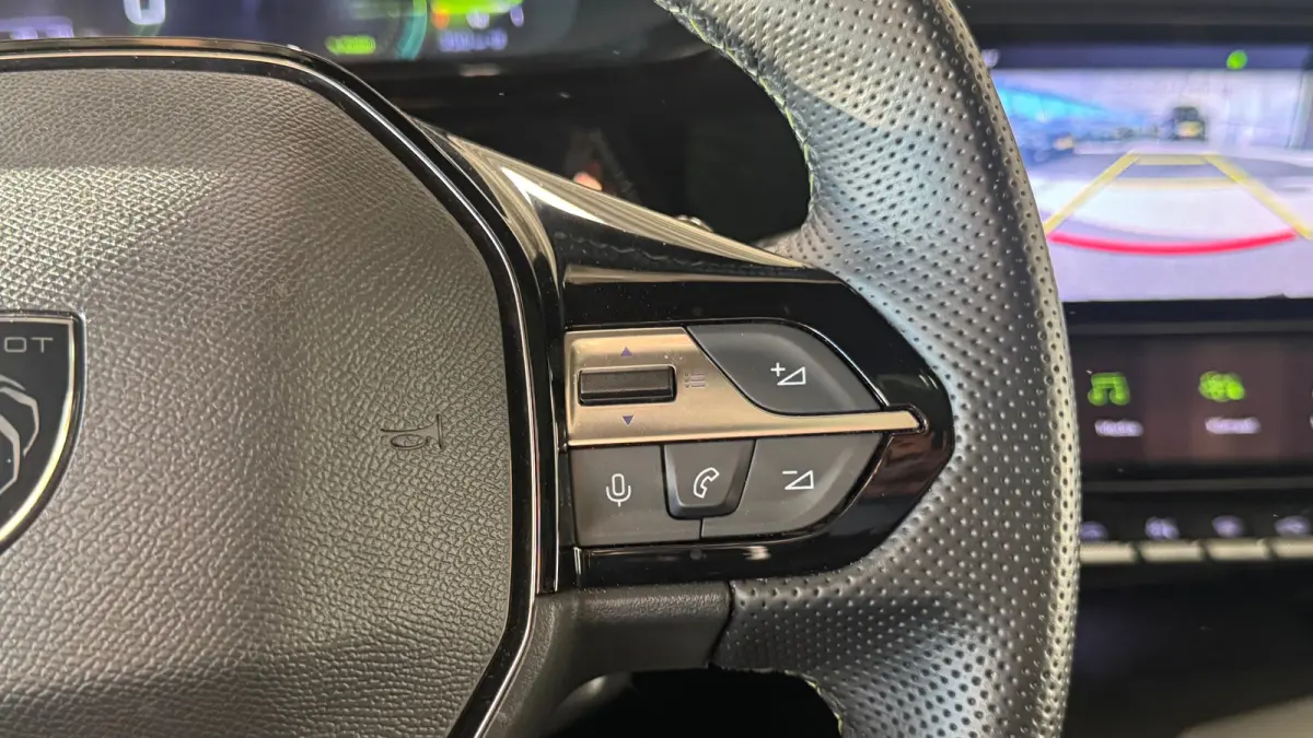 1.2 HYBRID 136PK GT PACK AUTOMAAT / NAVI / LEDER / CLIMA / PDC / 18" LMV / CAMERA / KEYLESS / FULL-LED / BLUETOOTH / ADAPT. CRUISECONTROL / 1E EIGENAAR / NIEUWSTAAT !!