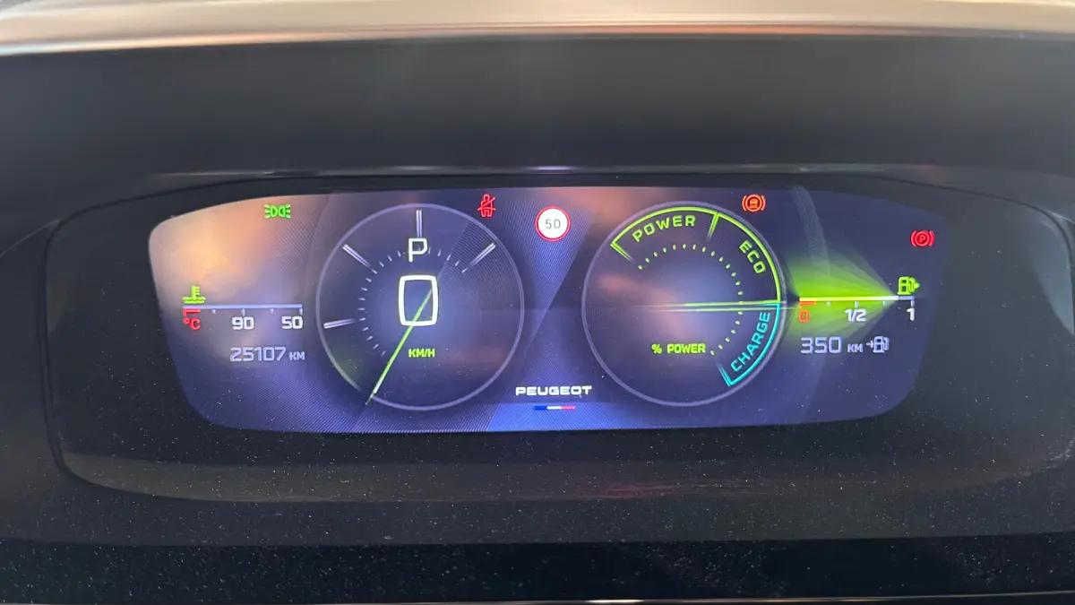 1.2 HYBRID 136PK GT PACK AUTOMAAT / NAVI / LEDER / CLIMA / PDC / 18" LMV / CAMERA / KEYLESS / FULL-LED / BLUETOOTH / ADAPT. CRUISECONTROL / 1E EIGENAAR / NIEUWSTAAT !!