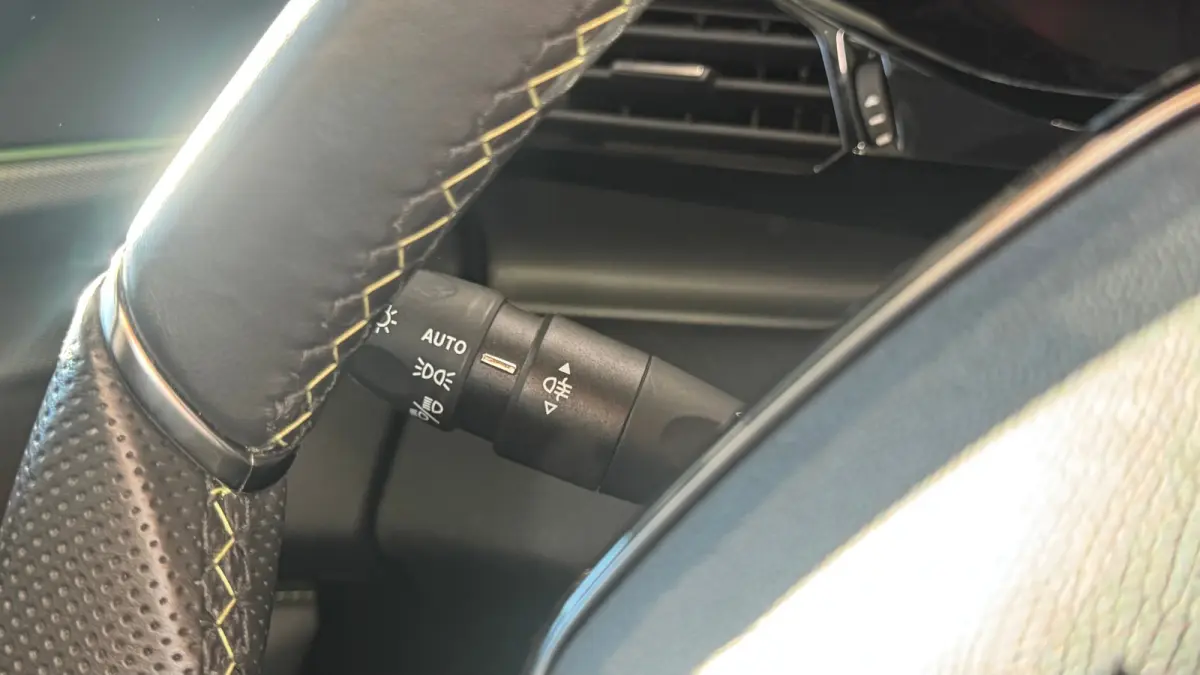 1.2 HYBRID 136PK GT PACK AUTOMAAT / NAVI / LEDER / CLIMA / PDC / 18" LMV / CAMERA / KEYLESS / FULL-LED / BLUETOOTH / ADAPT. CRUISECONTROL / 1E EIGENAAR / NIEUWSTAAT !!