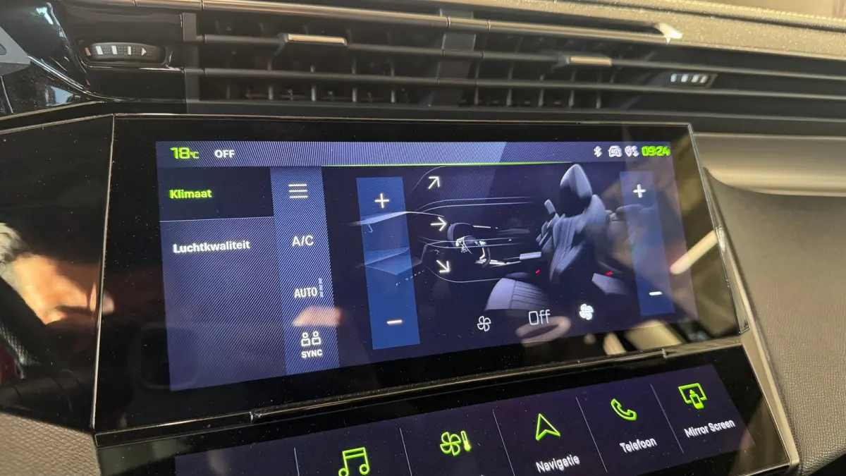 1.2 HYBRID 136PK GT PACK AUTOMAAT / NAVI / LEDER / CLIMA / PDC / 18" LMV / CAMERA / KEYLESS / FULL-LED / BLUETOOTH / ADAPT. CRUISECONTROL / 1E EIGENAAR / NIEUWSTAAT !!
