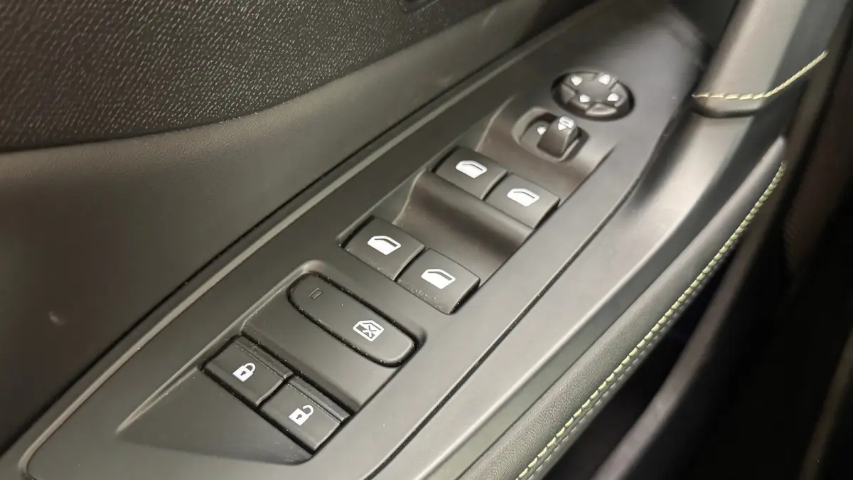1.2 HYBRID 136PK GT PACK AUTOMAAT / NAVI / LEDER / CLIMA / PDC / 18" LMV / CAMERA / KEYLESS / FULL-LED / BLUETOOTH / ADAPT. CRUISECONTROL / 1E EIGENAAR / NIEUWSTAAT !!