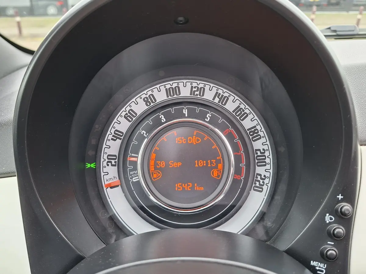 1.0 Hybrid Launch Edition NAP CabrioTop Cruise Control Airco 15inch LM Velgen 15.420km 1e eigenaar!