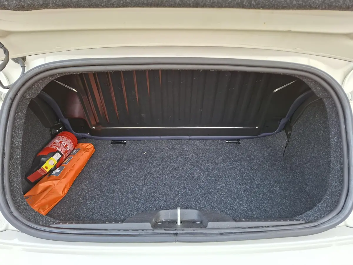 1.0 Hybrid Launch Edition NAP CabrioTop Cruise Control Airco 15inch LM Velgen 15.420km 1e eigenaar!