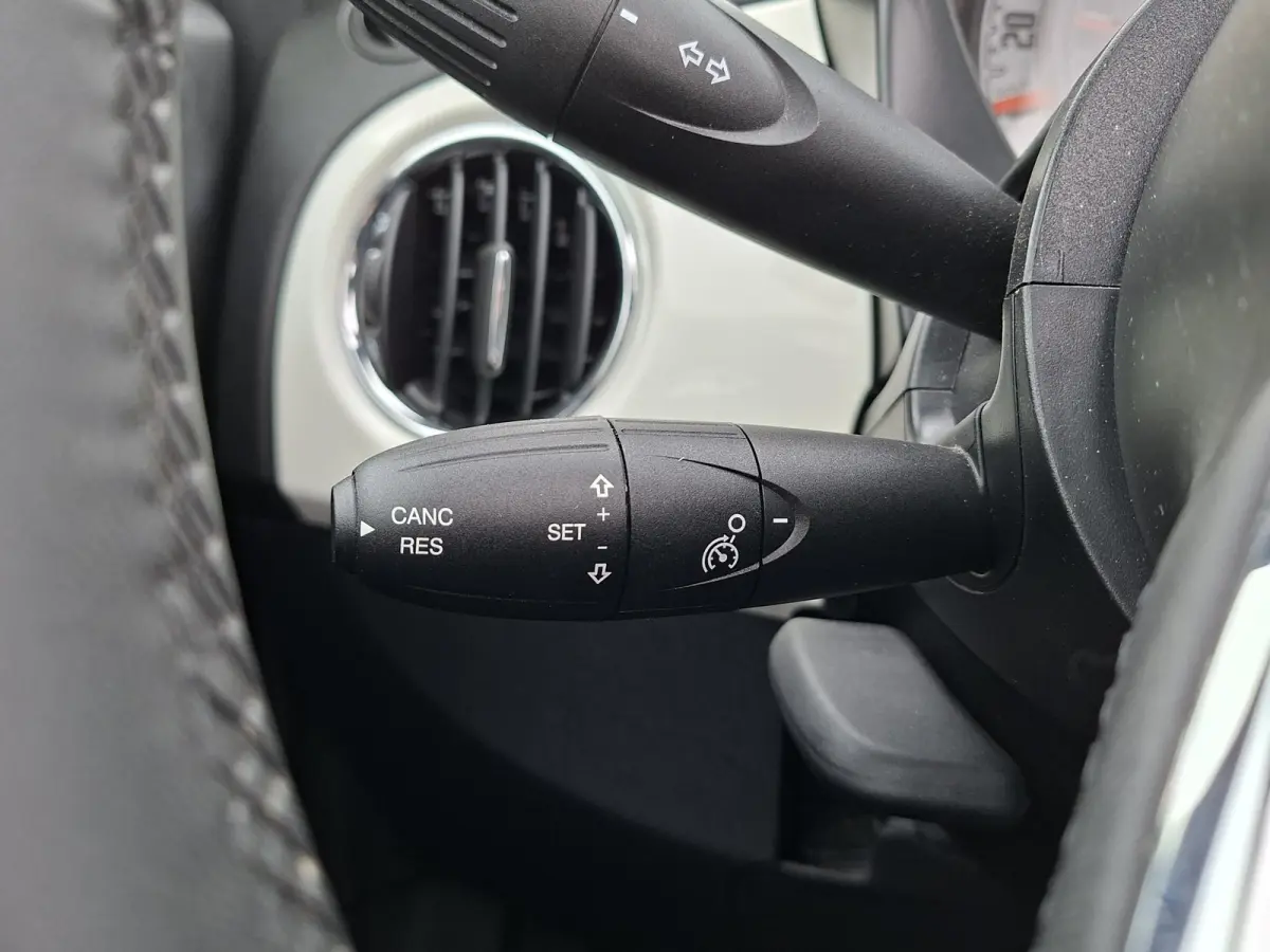 1.0 Hybrid Launch Edition NAP CabrioTop Cruise Control Airco 15inch LM Velgen 15.420km 1e eigenaar!