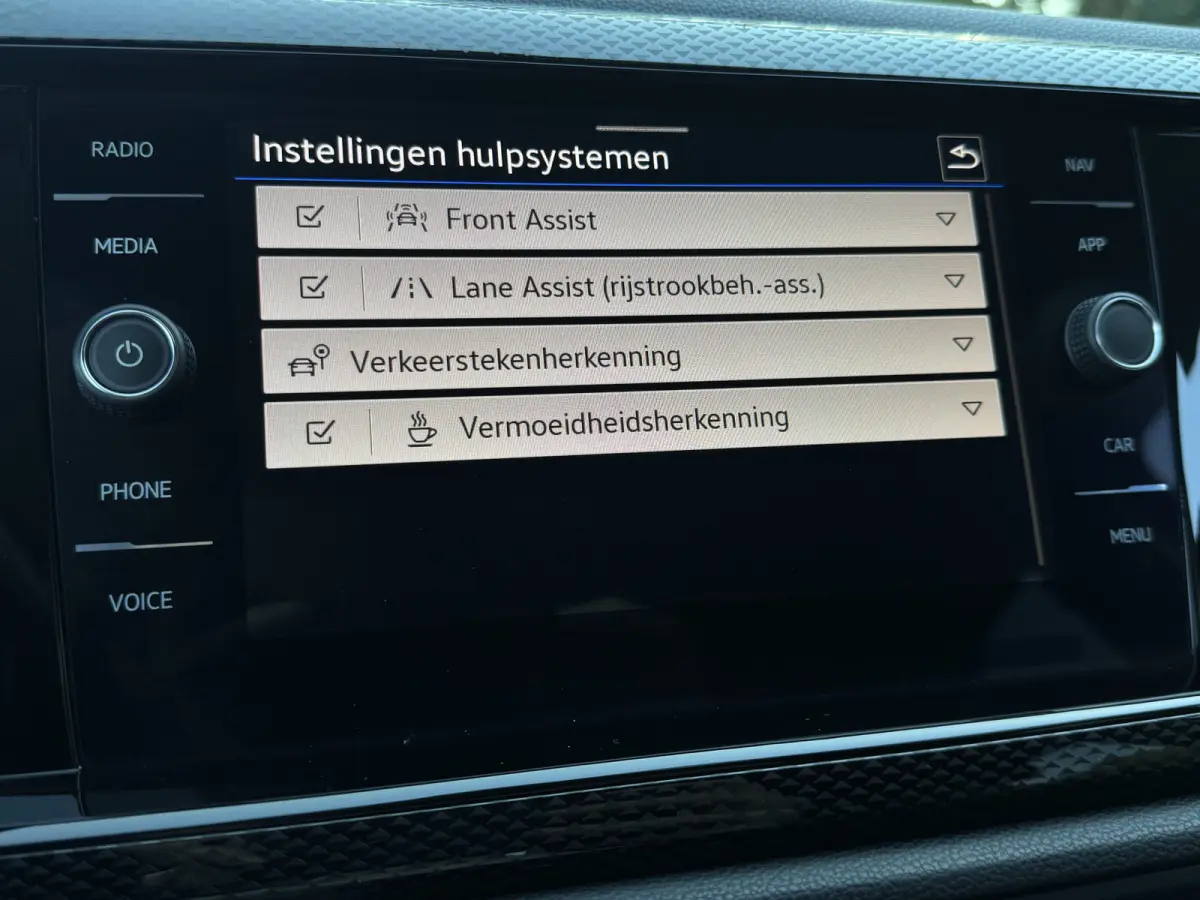TSI 95PK LIFE BUSINESS CARPLAY/PDC/STOELVERW.
