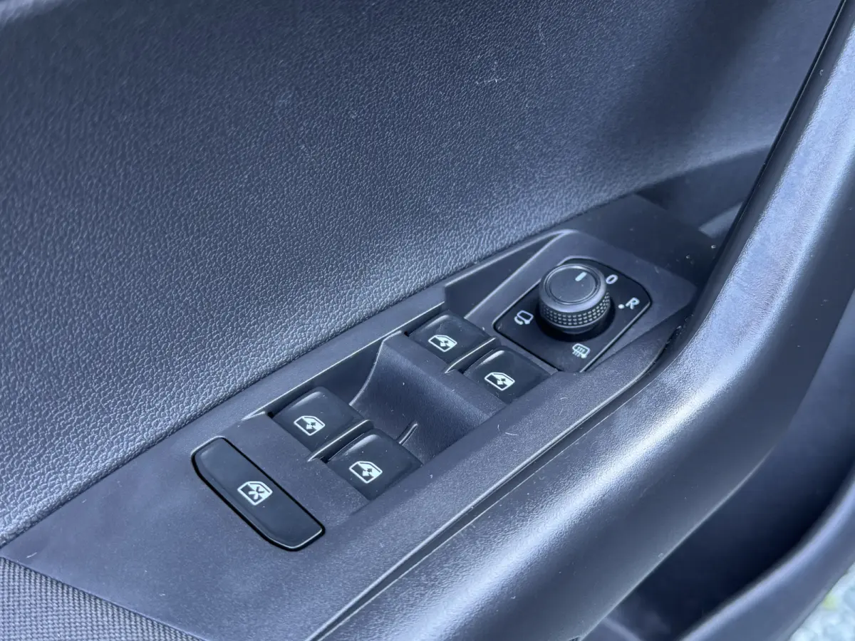 TSI 95PK LIFE BUSINESS CARPLAY/PDC/STOELVERW.