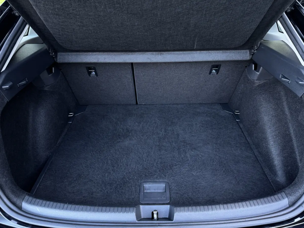 TSI 95PK LIFE BUSINESS CARPLAY/PDC/STOELVERW.