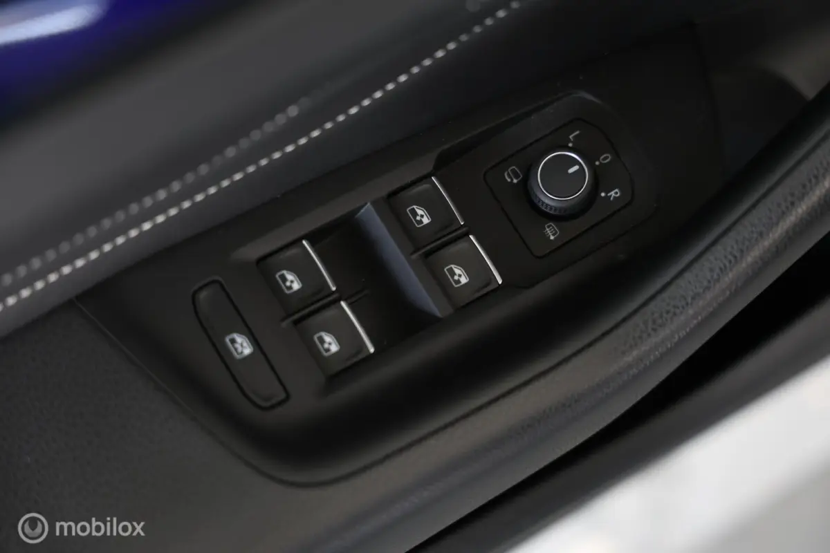 1.4 TSI eHybrid R-Line Business+ - Pano - Elektrische Trekhaak - Carplay