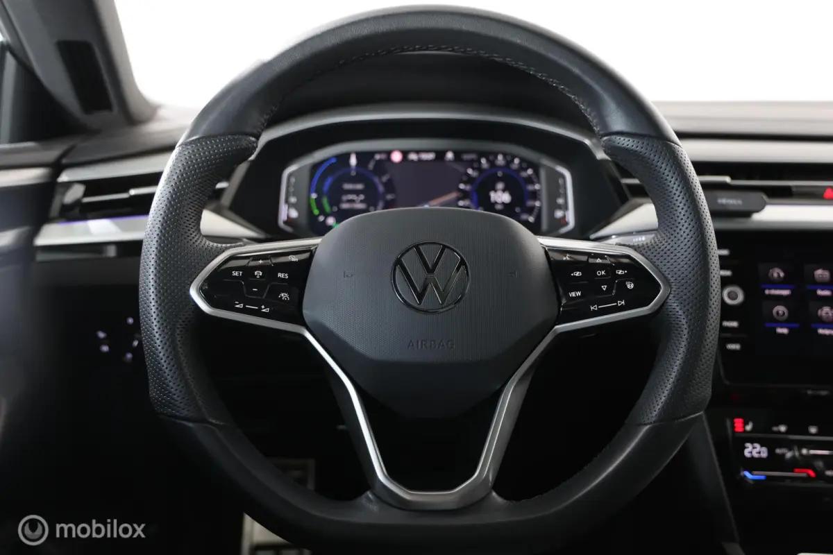 1.4 TSI eHybrid R-Line Business+ - Pano - Elektrische Trekhaak - Carplay