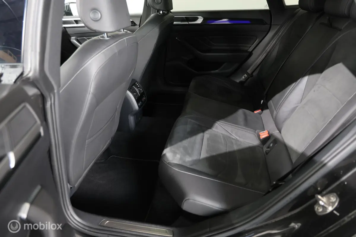 1.4 TSI eHybrid R-Line Business+ - Pano - Elektrische Trekhaak - Carplay