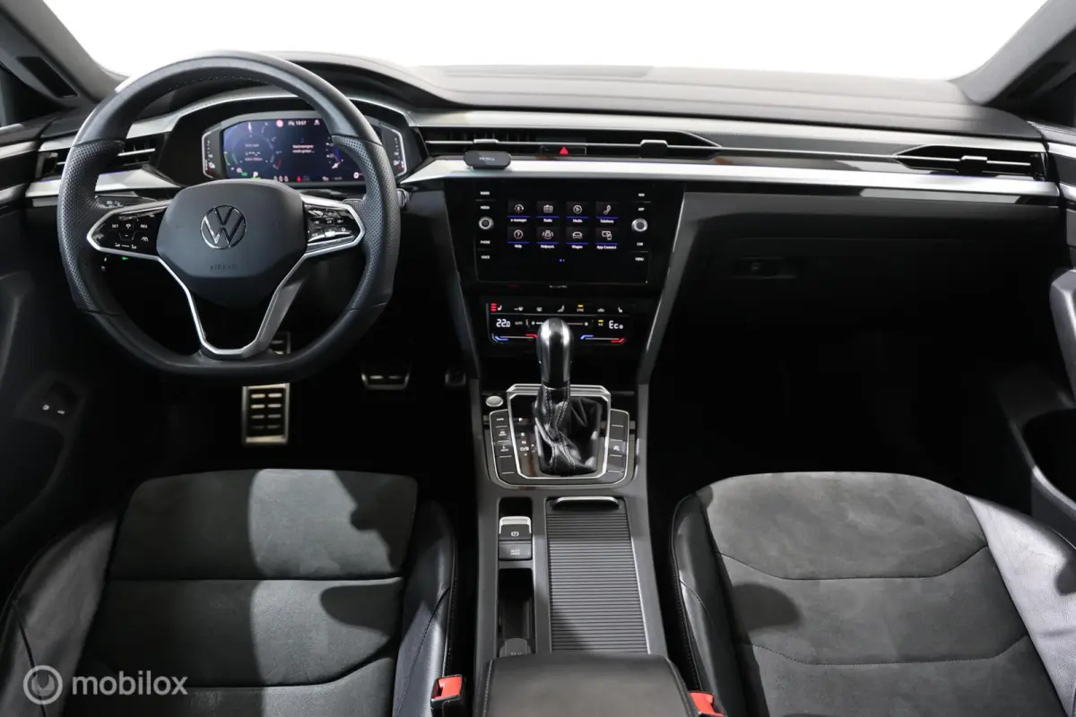 1.4 TSI eHybrid R-Line Business+ - Pano - Elektrische Trekhaak - Carplay