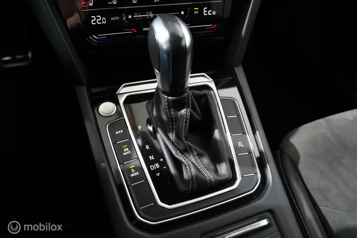 1.4 TSI eHybrid R-Line Business+ - Pano - Elektrische Trekhaak - Carplay