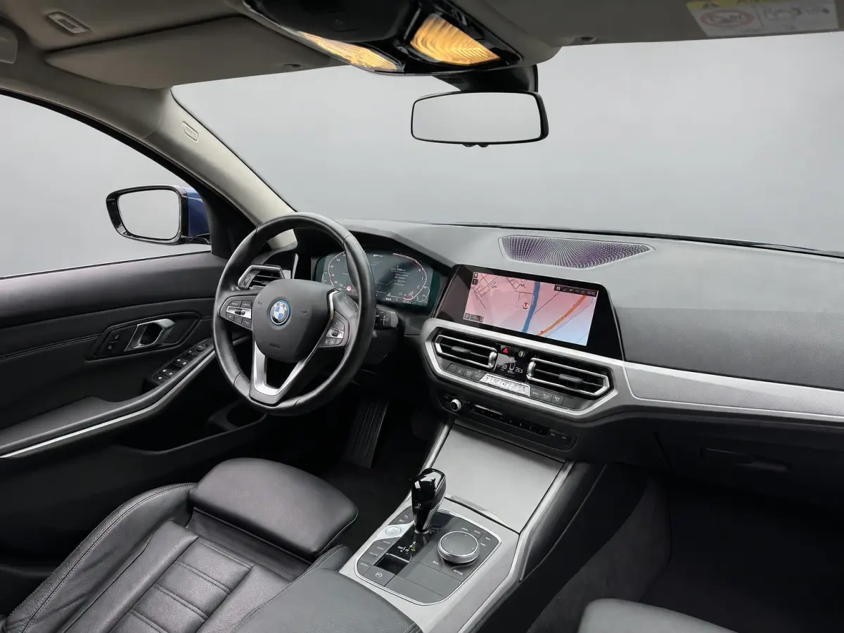 320e HYBRID AUT. BUSINESS SPORT LEDER/CAMERA/CARPLAY