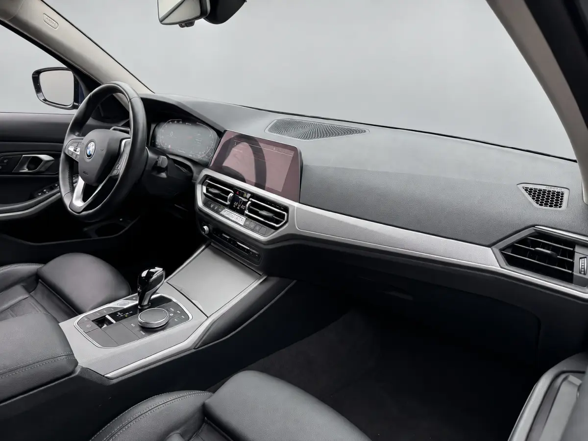 320e HYBRID AUT. BUSINESS SPORT LEDER/CAMERA/CARPLAY