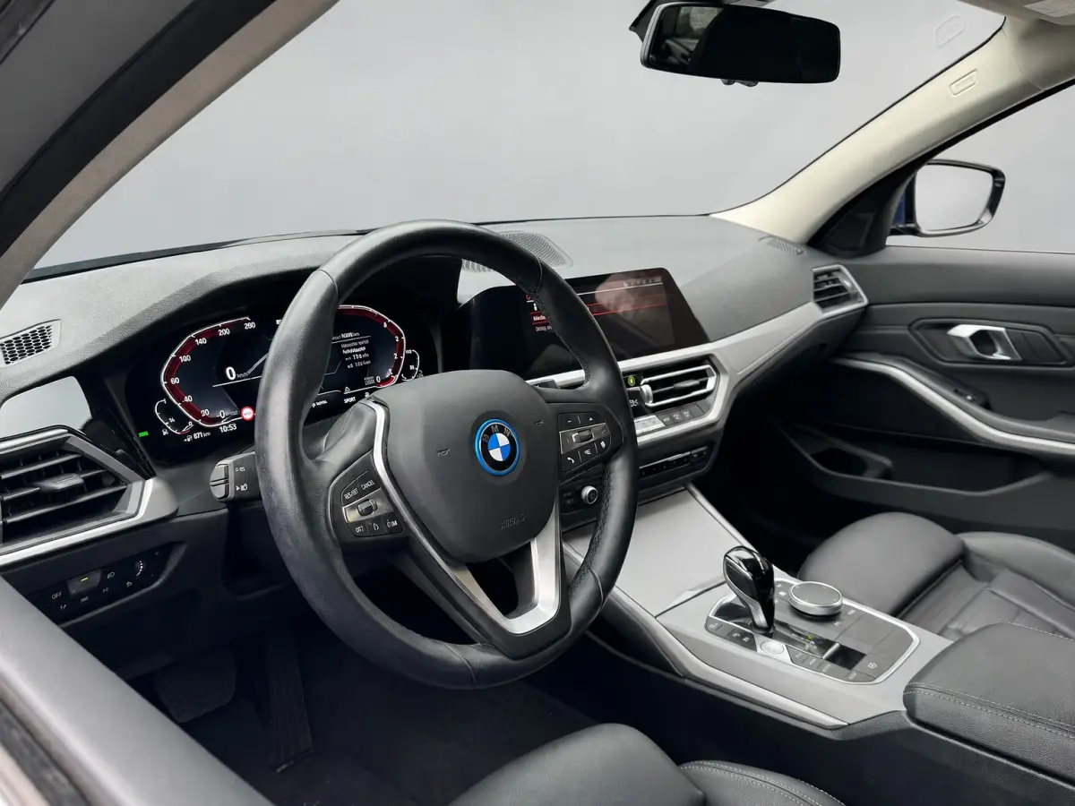 320e HYBRID AUT. BUSINESS SPORT LEDER/CAMERA/CARPLAY