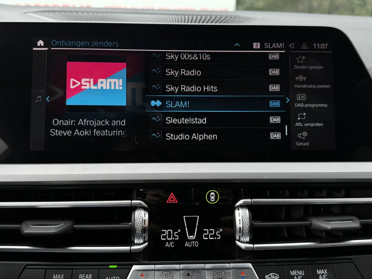320e HYBRID AUT. BUSINESS SPORT LEDER/CAMERA/CARPLAY