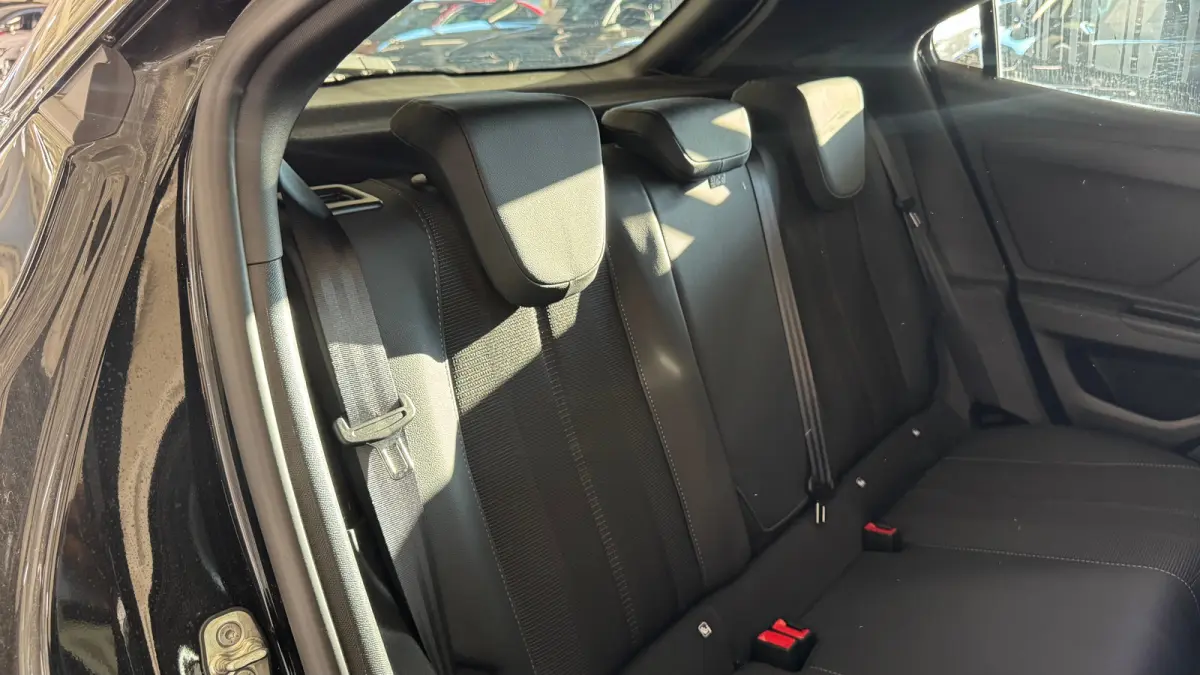 1.2 TURBO HYBRID 145PK GS / NAVI / LED-MATRIX / CLIMA / PDC / KEYLESS / CAMERA / APPLE CARPLAY / 17" LMV / ADAPT. CRUISECONTROL !!