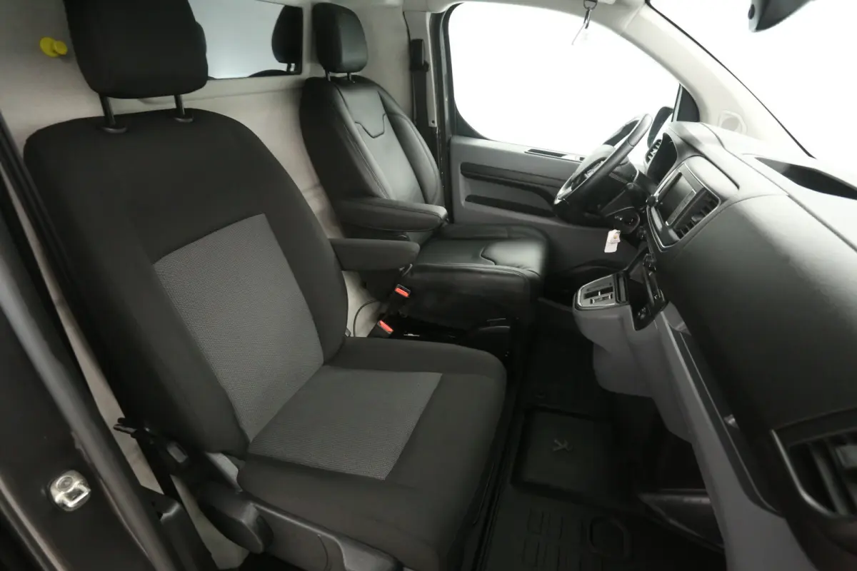 75 kWh L2H1 | Snelladen | SOH 90% | Airco | Cruise | Camera | Carplay | Parkeersens.