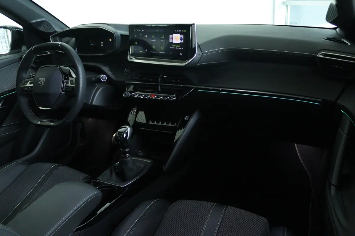 1.2 PureTech 100 GT | Cruise Control | Panoramadak | Camera | Navigatie | Carplay | Keyless | Climate | LED |