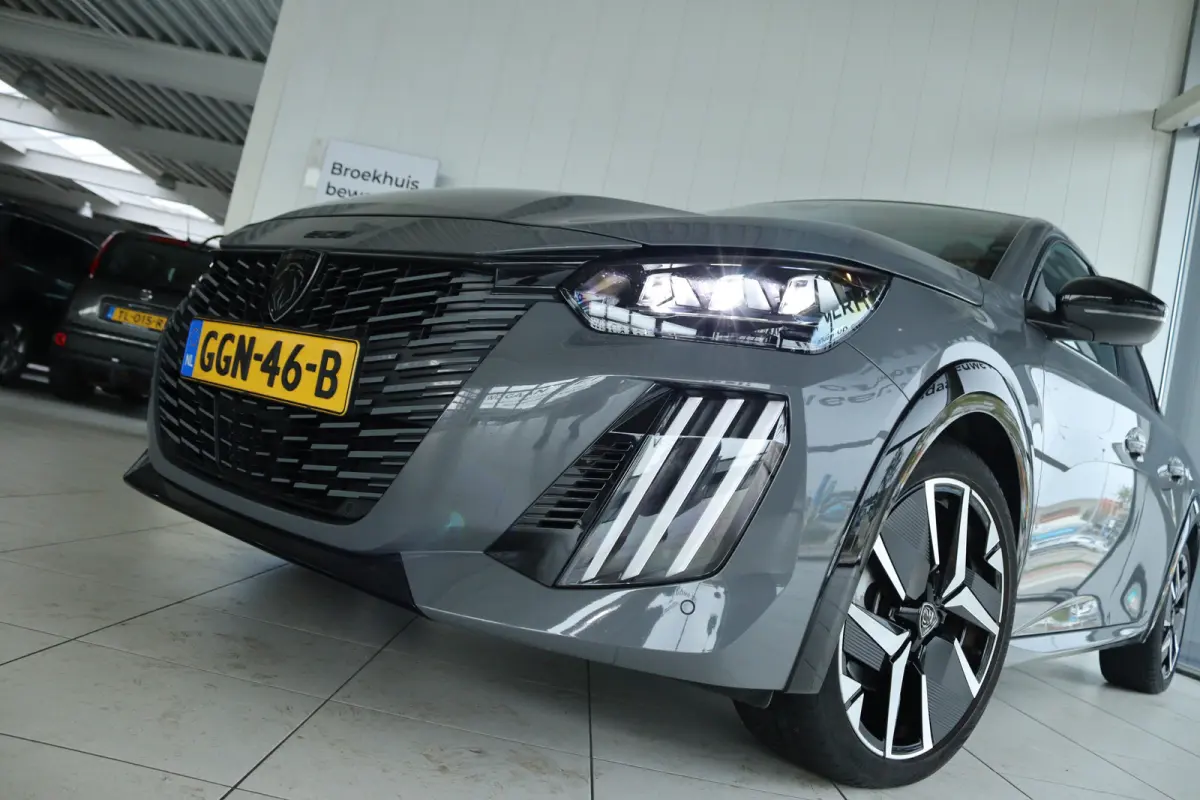 1.2 PureTech 100 GT | Cruise Control | Panoramadak | Camera | Navigatie | Carplay | Keyless | Climate | LED |