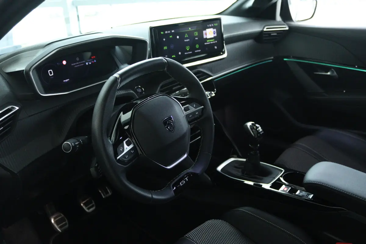 1.2 PureTech 100 GT | Cruise Control | Panoramadak | Camera | Navigatie | Carplay | Keyless | Climate | LED |