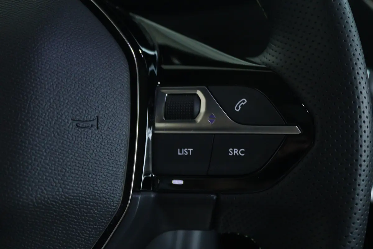 1.2 PureTech 100 GT | Cruise Control | Panoramadak | Camera | Navigatie | Carplay | Keyless | Climate | LED |
