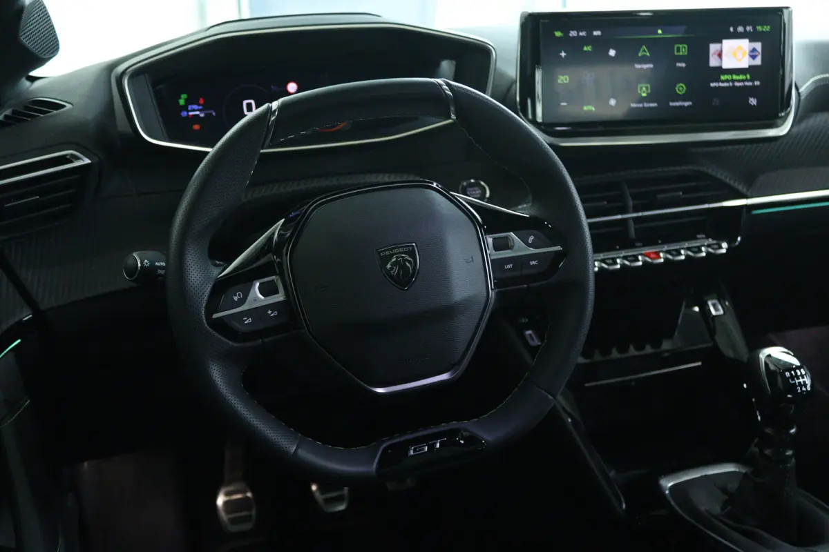 1.2 PureTech 100 GT | Cruise Control | Panoramadak | Camera | Navigatie | Carplay | Keyless | Climate | LED |