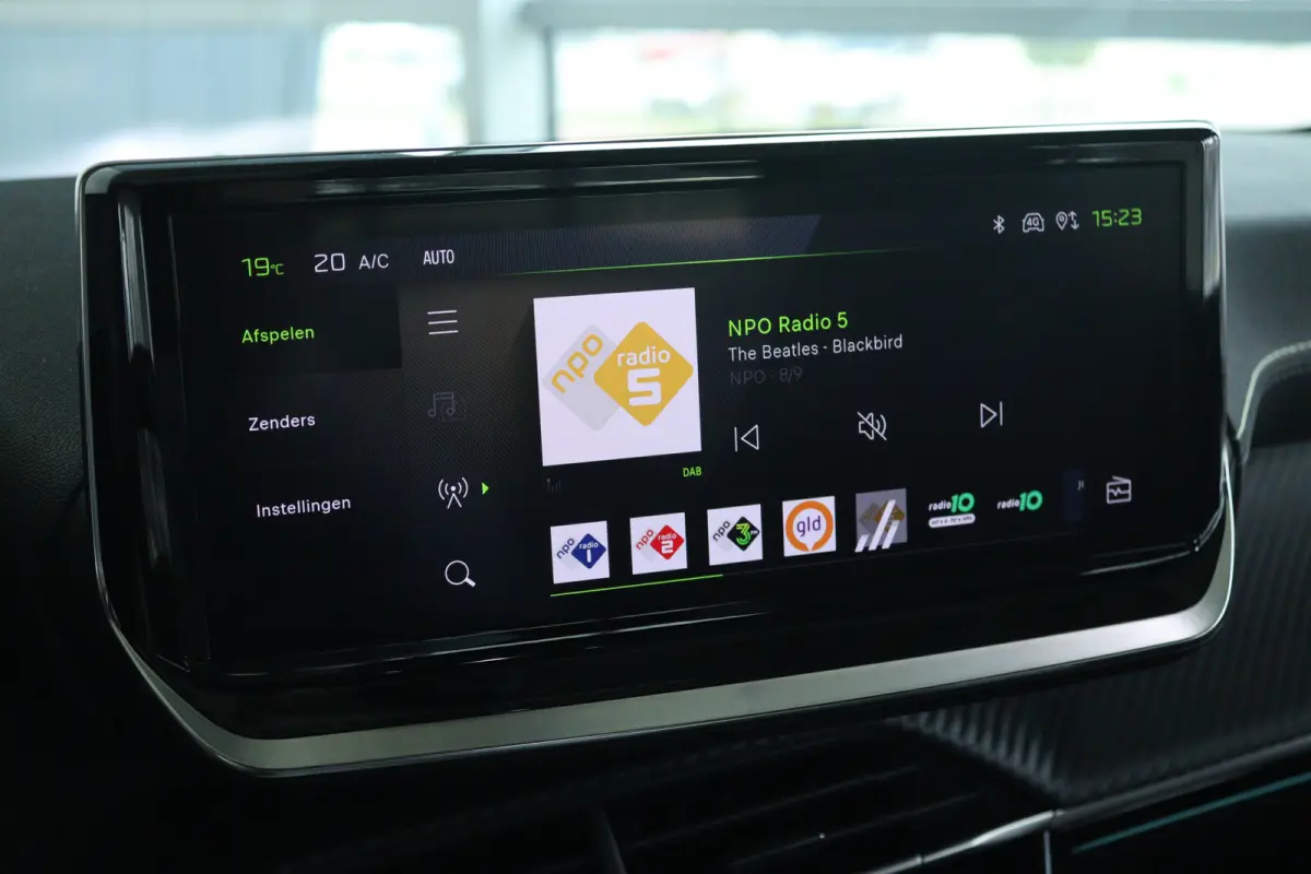 1.2 PureTech 100 GT | Cruise Control | Panoramadak | Camera | Navigatie | Carplay | Keyless | Climate | LED |