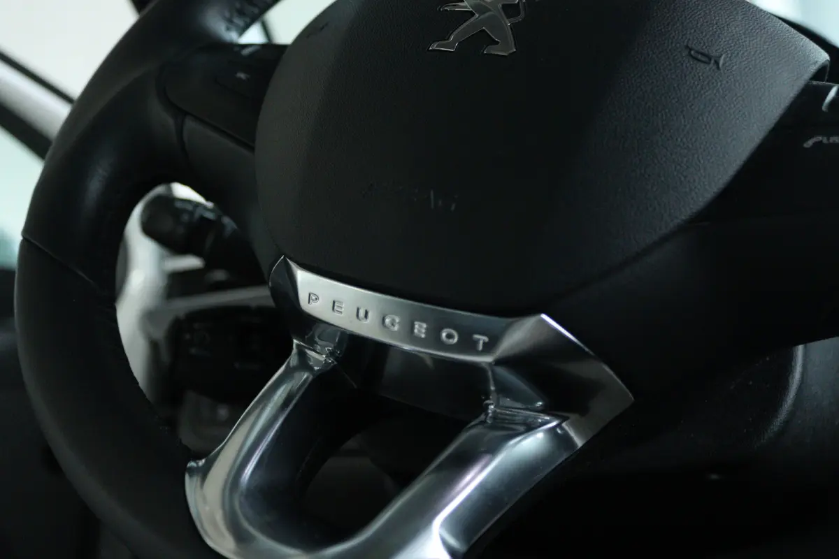 1.2 Turbo Blue Lion | Cruise Control | Panoramadak | Sensoren | Navigatie | Carplay | Airco |