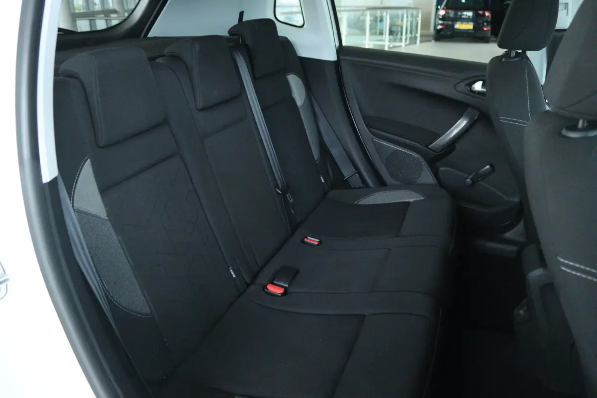 1.2 Turbo Blue Lion | Cruise Control | Panoramadak | Sensoren | Navigatie | Carplay | Airco |